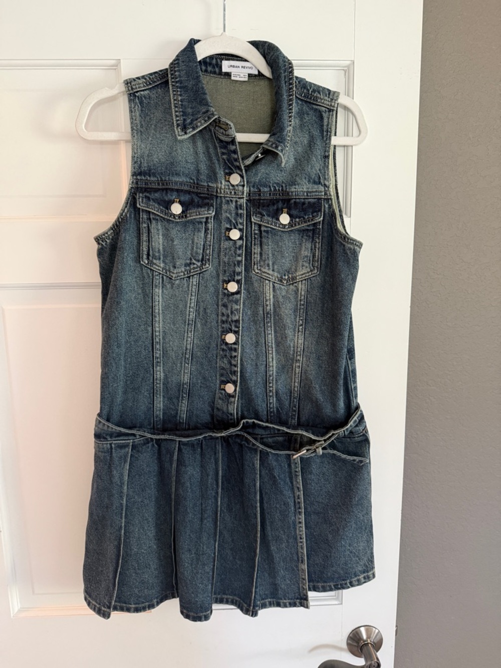 Urban Revivo - Sleeveless Denim Dress in Washed Dark Blue